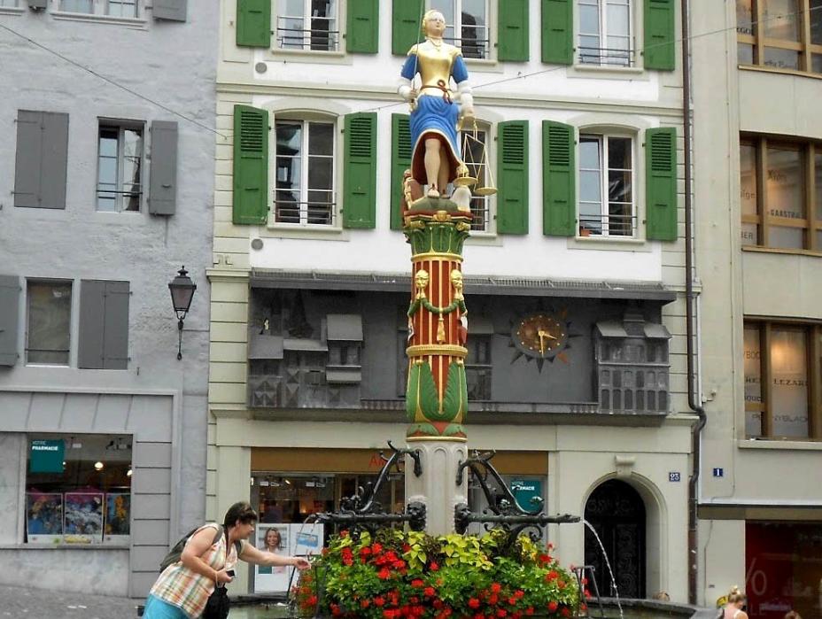 See Dunia -  شوف الدنيا  :  Lausanne -  الدليل السياحي لوزان