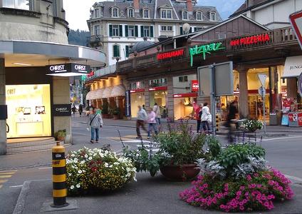    See Dunia - شوف الدنيا   : Interlaken - تسوق  في إنترلاكن  
